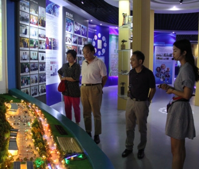 上?？茖W(xué)技術(shù)文獻(xiàn)出版社胡德仁主任蒞臨仙客來(lái)公司考察