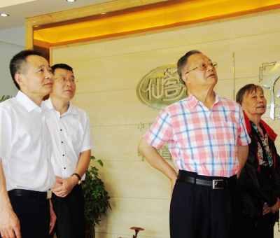 推進(jìn)農(nóng)業(yè)發(fā)展抓好生產(chǎn)落實，仙客來因為他的到來備受鼓舞！