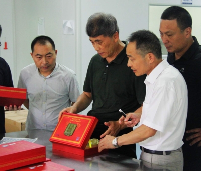 全國(guó)人大農(nóng)業(yè)與農(nóng)村委員會(huì)副主任委員李春生蒞臨仙客來視察