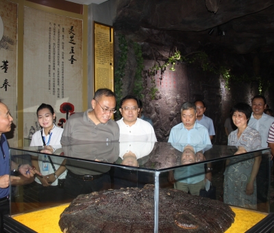 九江職業(yè)大學(xué)黨委書記，市教育局黨委書記、局長(zhǎng)熊穎蒞臨仙客來(lái)公司走訪調(diào)研