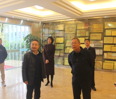 國(guó)家稅務(wù)總局九江市稅務(wù)局黨委副書(shū)記、副局長(zhǎng)孫暉等領(lǐng)導(dǎo)蒞臨仙客來(lái)公司調(diào)研